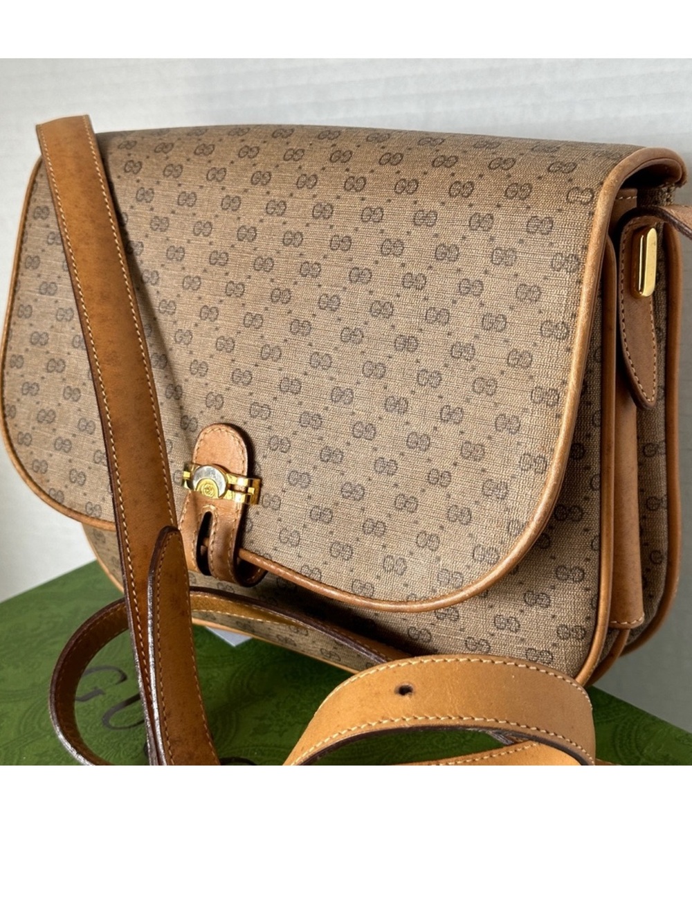 Authentic Gucci Leather Crossbody/Shoulder Bag.